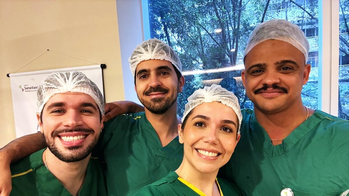 Equipe do Instituto de Ginecologia Avançada paramentada no centro cirúrgico